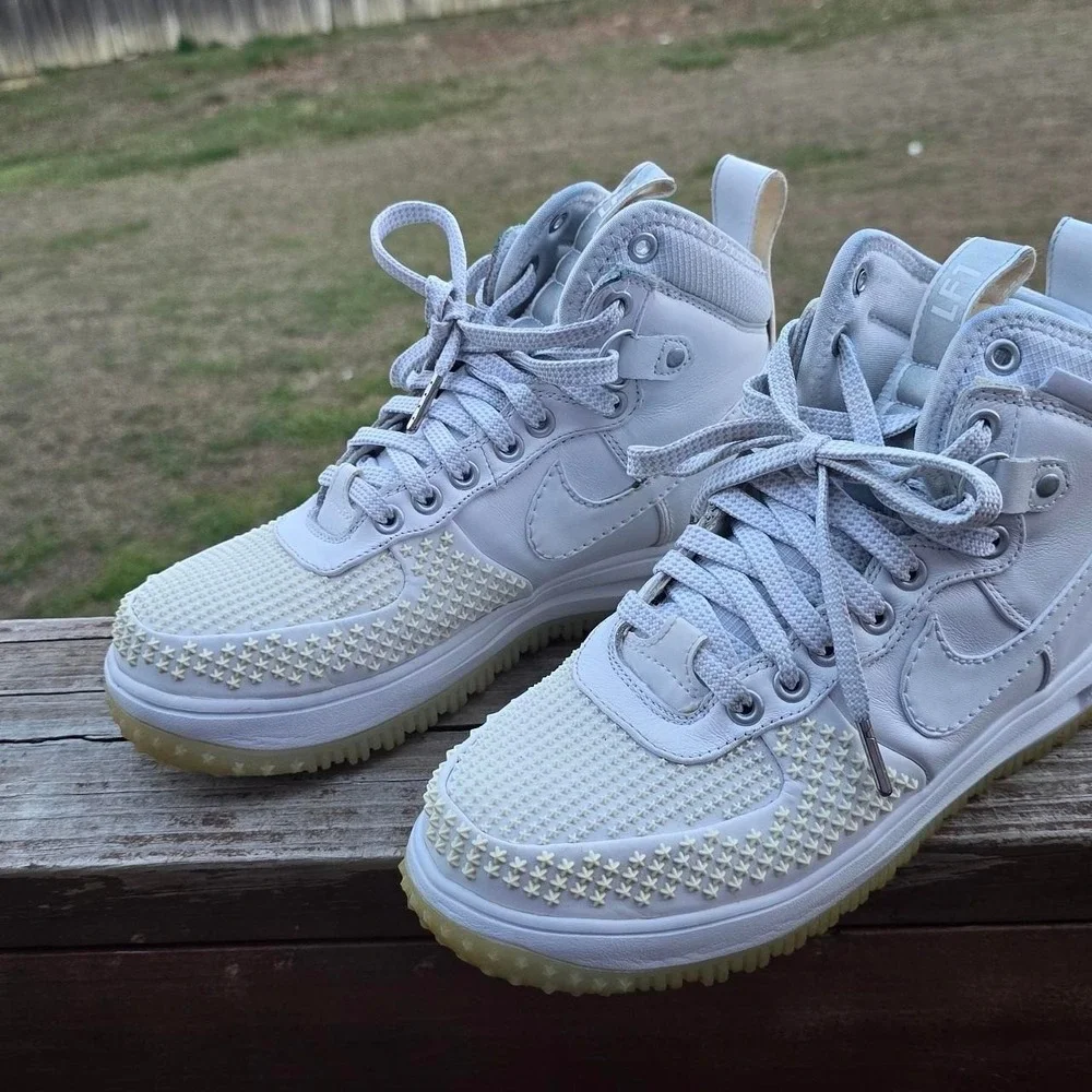 NIKE AIR LUNAR FORCE 1 DUCKBOOT WHITE SZ 6 805899-101.  EUC